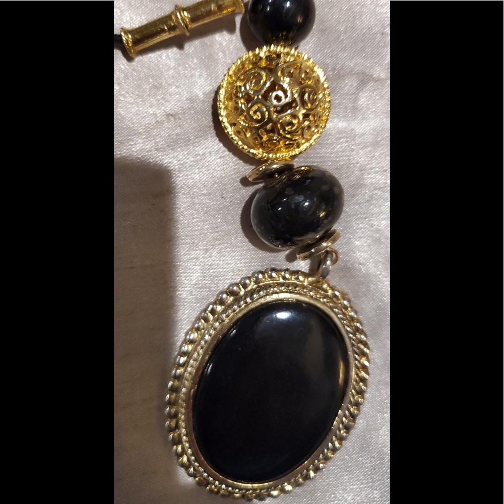 ORIENTIAL Onyx & Gold long necklace